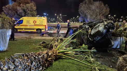 Две машины загорелись после лобовой аварии в Ришон ле-Ционе: 2 погибли, трое ранены