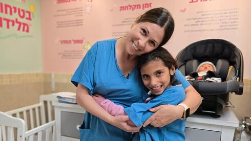 טליה בביקור בחדר היולדות