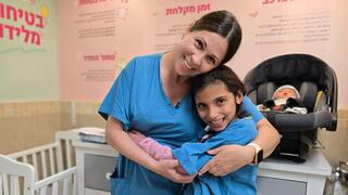 טליה בביקור בחדר היולדות