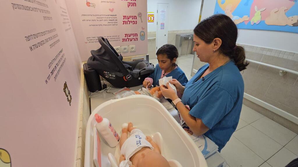 טליה בביקור בחדר היולדות