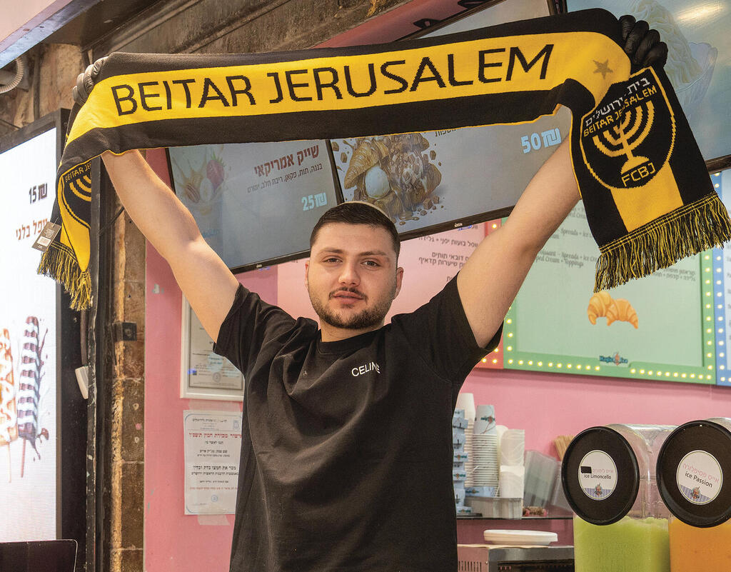 משה בן ארוש. "האדרנלין שלנו בשמיים"