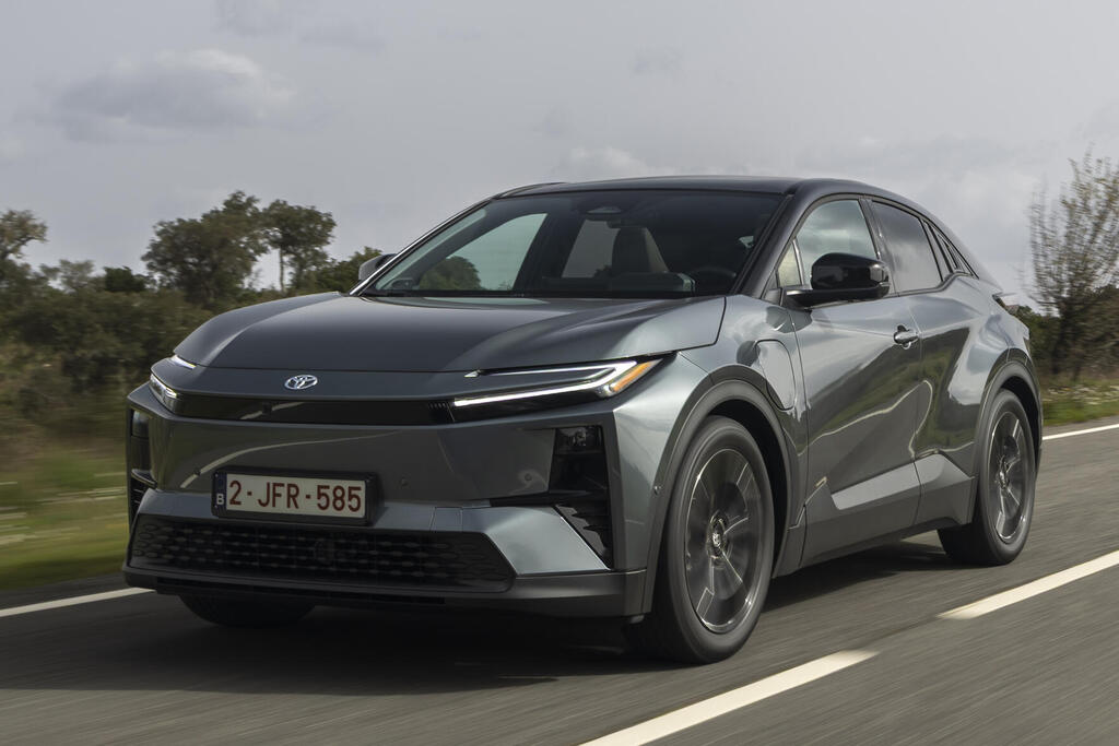 מחדשת את הזרם: טויוטה מתחילה לשווק C-HR חשמלי