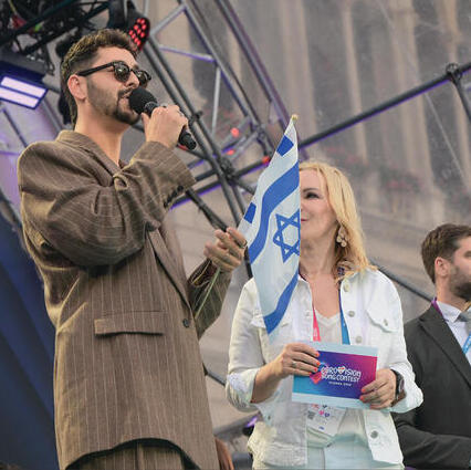 נועם בתן. יחפש את המקום בגמר