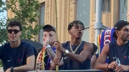 Lamine Yamal sparks storm after waving Palestinian flag 