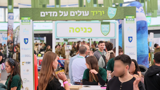 Jerusalem expo helps young immigrants prepare for mandatory IDF service as lone soldiers