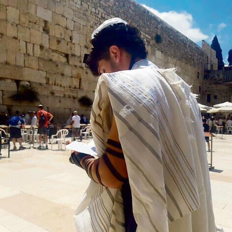 יאיר ניפוסי ז"ל בכותל יאיר ניפוסי ז"ל בכותל