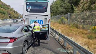 רכב פרטי התנגש באוטובוס בכביש 1: תינוקת נפצעה אנושות, שלושה במצב קשה