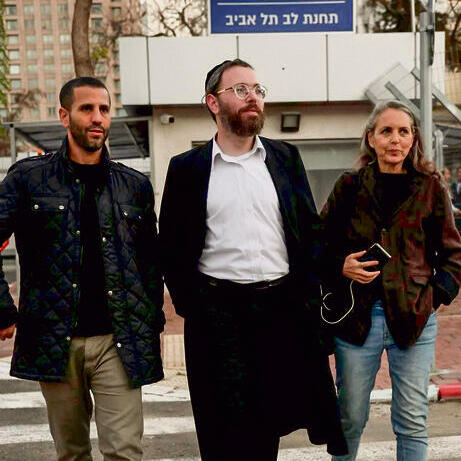 ישראל פריי משוחרר ממעצר | צילום: מוטי קמחי ישראל פריי משוחרר ממעצר | צילום: מוטי קמחי