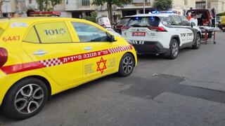 קשישה נהרגה מפגיעת רכב בתל אביב, בן 80 נעצר בחשד שנמלט מהמקום