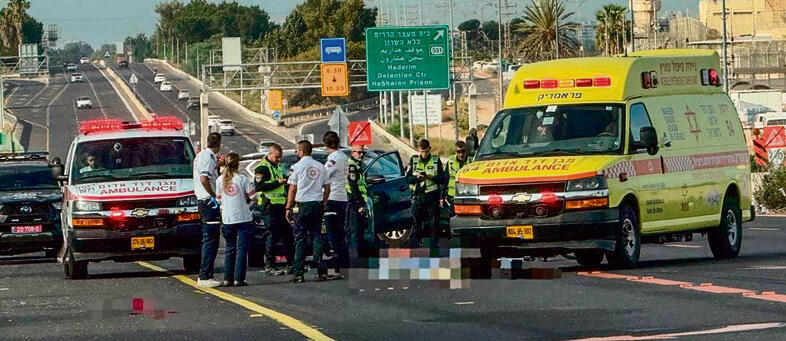 בן 70 רוכב אופניים שנפגע ממכונית בכביש 4 סמוך להדרים שבשרון בן 70 רוכב אופניים שנפגע ממכונית בכביש 4 סמוך להדרים שבשרון