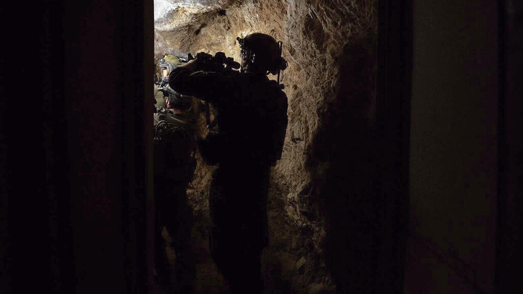 להספיק כמה שיותר לפני ההסכם. לוחמי צה"ל מטהרים תשתיות טרור בדרום לבנון | צילום: דובר צה"ל להספיק כמה שיותר לפני ההסכם. לוחמי צה"ל מטהרים תשתיות טרור בדרום לבנון | צילום: דובר צה"ל