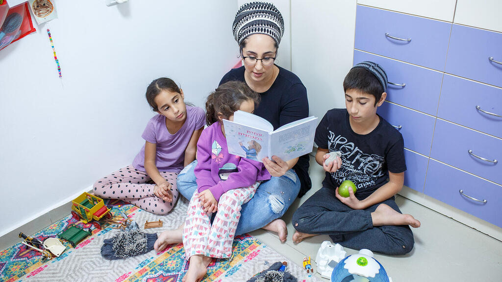 שמים לב לשינויים הכי קטנים. אפרת וקסלר וילדיה (צילום: ג'ניה פפרמן) אפרת וקסלר וילדיה