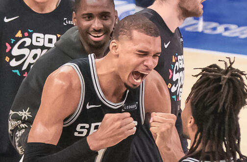 וומבניאמה מתרגש אחרי הניצחון (Nate Billings, AP Photo/Nate Billings) וומבניאמה מתרגש אחרי הניצחון