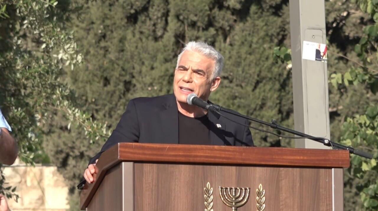 לפיד במצעד הגאווה והסובלנות בירושלים