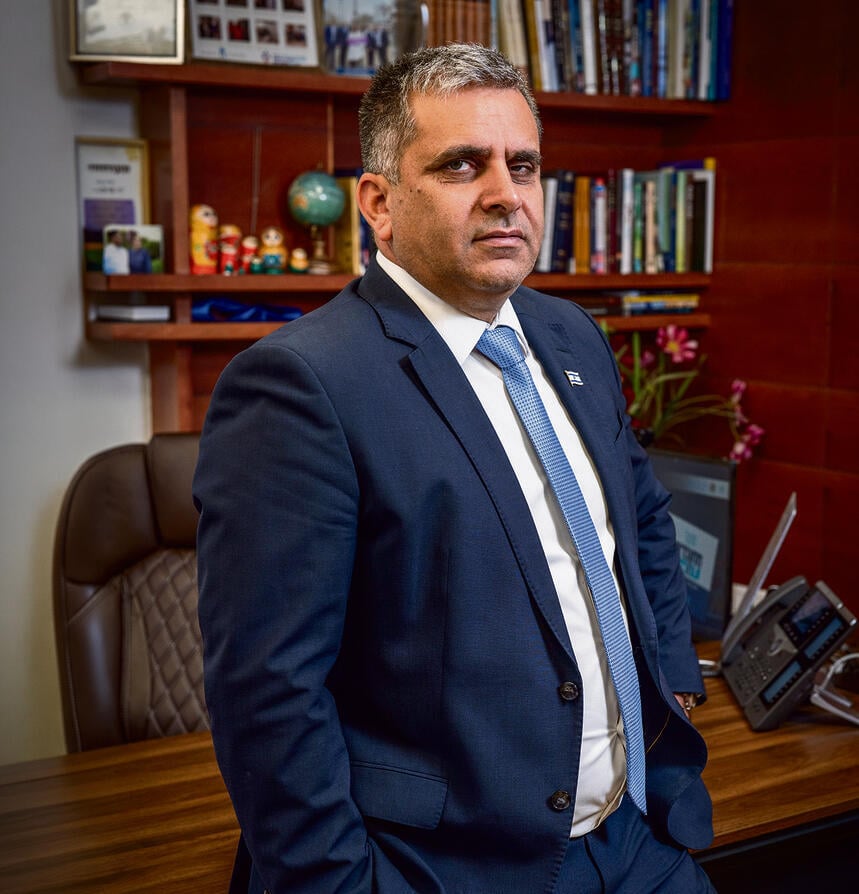 השר אופיר סופר, השבוע. "אני מקשיב לאלו שאומרים: 'תשמע, אנחנו לא רוצים להתגייס, אנחנו נמות ולא נתגייס'" (צילום: שלו שלום) השר אופיר סופר, השבוע. "אני מקשיב לנבלות שאומרים: 'תשמע, אנחנו לא רוצים להתגייס, אנחנו נמות ולא נתגייס'" | צילום: שלו שלום