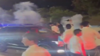 המשטרה מפזרת חרדים עם רימוני הלם בכביש 1