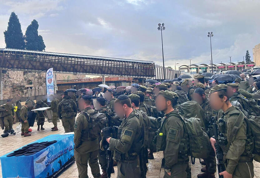 לחלקם אין הורים תומכים. חיילי חטיבת החשמונאים