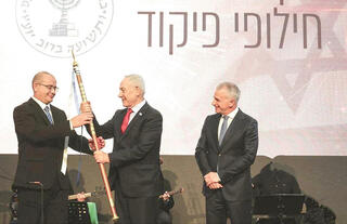 "חלק ממימוש היעדים והאתגרים העומדים בפני הארגון". ראש הממשלה נתניהו, רומן גופמן ודדי ברנע בטקס חילופי ראש המוסד | צילום: חיים צח/ לע"מ