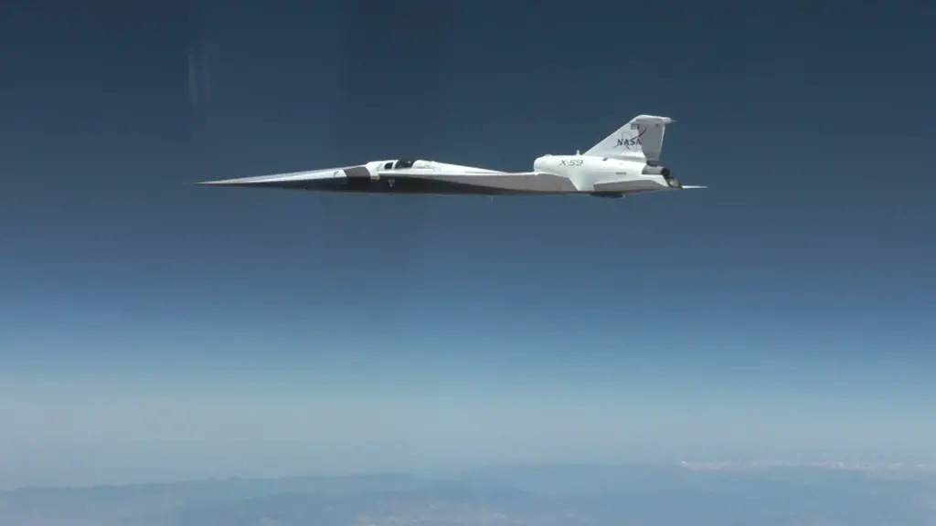 X-59 בטיסת הניסוי (צילום: NASA / Lori Losey) X-59 בטיסת הניסוי