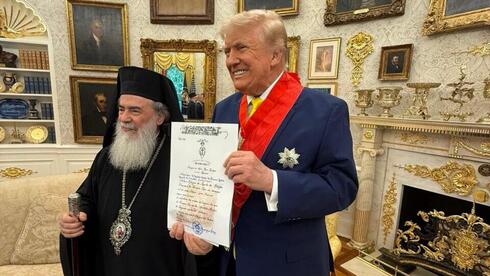 המסלול הלא שגרתי של טראמפ: הפטריארך של ירושלים יתווך בין רוס