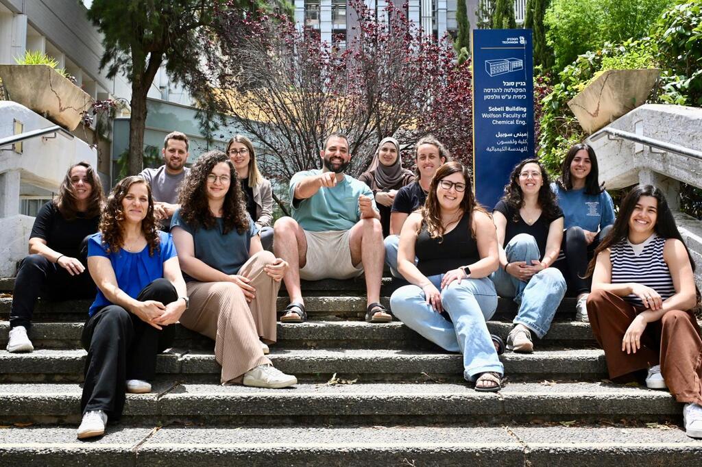Zinger Lab - The research group (Photo: Rami Shelush, Technion Spokesperson’s Office) Zinger Lab - The research group