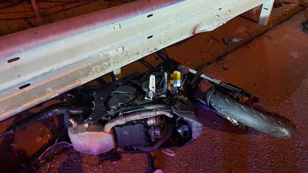 התאונה בכביש 6 (צילום: תיעוד מבצעי מד"א) רוכב אופנוע נהרג רחוב השחרור טירת כרמל