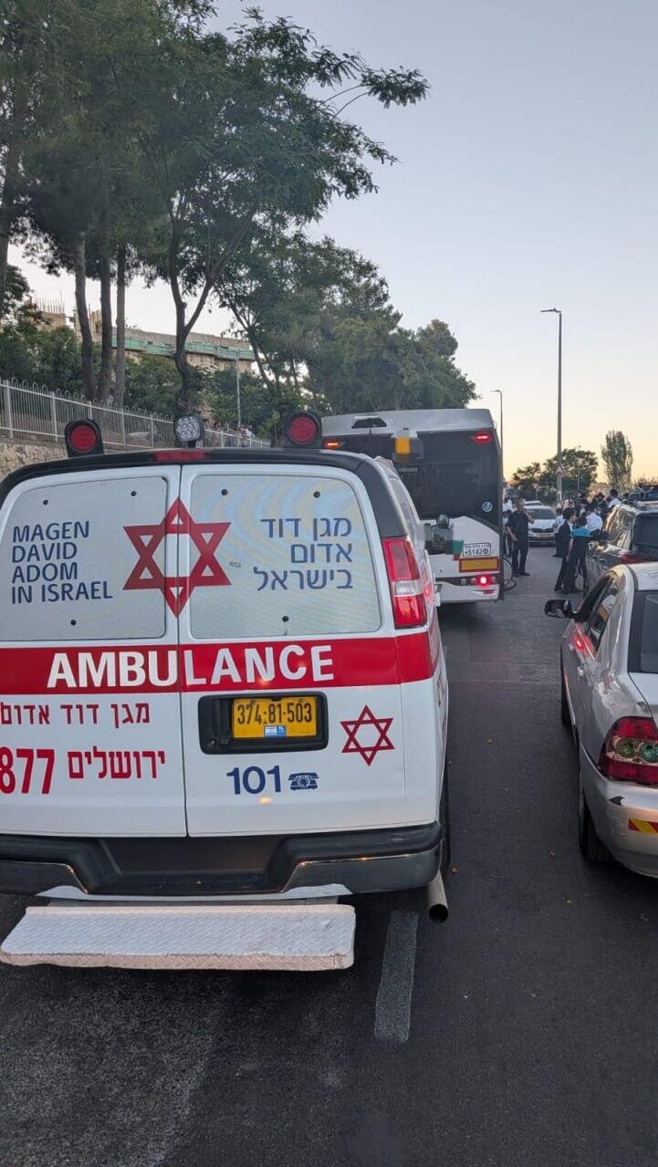 רוכב אופניים בן 10 נפצע מאוטובוס בשדרות רמות בירושלים