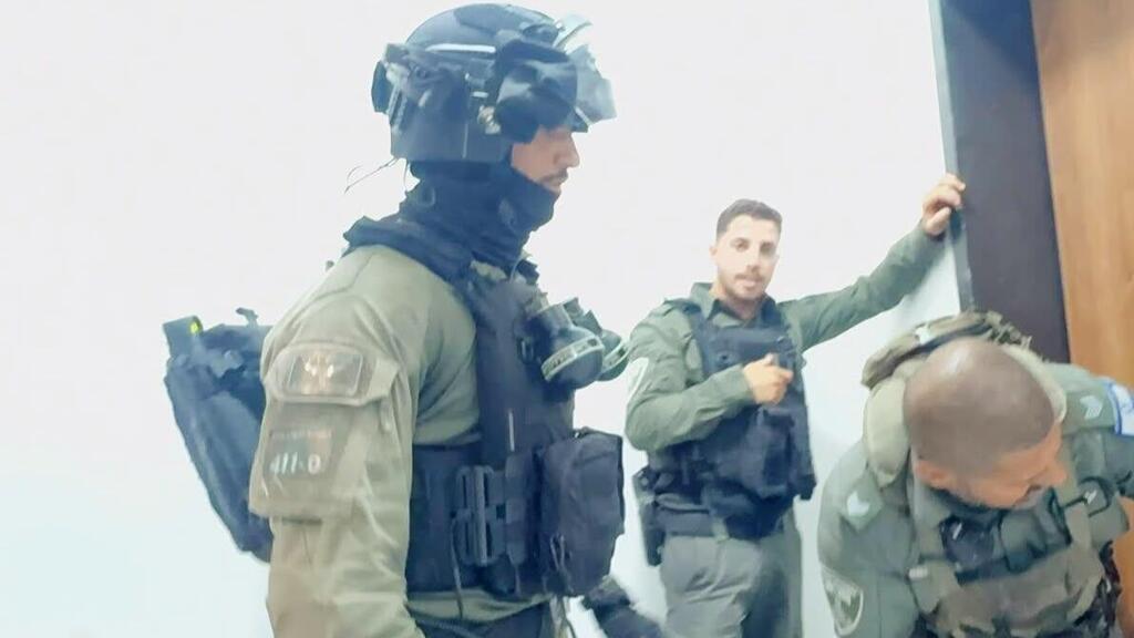 המשטרה פפשטה על בתיהם של החשודים (צילום: דוברות המשטרה) מעצר החשודים