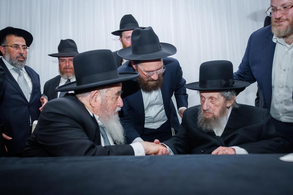 הרב לנדו על הבמה במונסי (צילום: דניאל נפוסי) הרב לנדו על הבמה במונסי