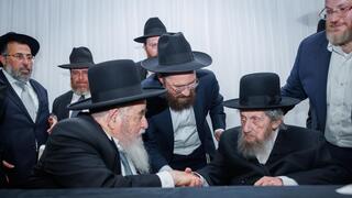 הרב לנדו על הבמה במונסי