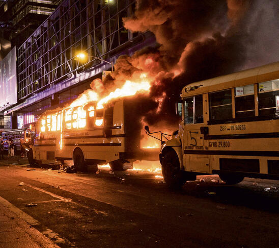חגיגה שיצאה משליטה (Ed Ou, REUTERS) חגיגה שיצאה משליטה