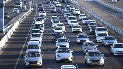 Netanyahu sells out commuters to save his Haredi deal; Israelis will keep sitting in traffic for years