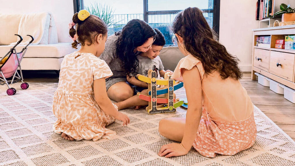 גיל שמיר, אמא לשלושה: "הילדים שלנו זקוקים לסל תמיכה וטיפולים שמערכת החינוך תספק באופן יזום. כיום, אם יש מענה, זה בעיקר עניין של מזל" (ללא) גיל שמיר, אמא לשלושה: "הילדים שלנו זקוקים לסל תמיכה וטיפולים שמערכת החינוך תספק באופן יזום. כיום, אם יש מענה, זה בעיקר עניין של מזל"