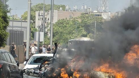 גבר נהרג בפיצוץ רכב בקריית גת | תיעוד מהזירה