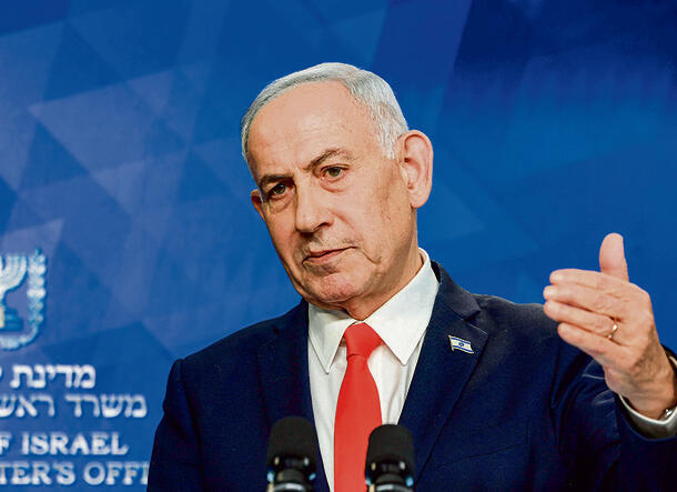 נתניהו בנאומו, השבוע. ניסיון לקבע בתודעה את המשפט שאיתו הוא רוצה להיכנס אל דפי ההיסטוריה (RONEN ZVULUN, AFP) נתניהו בנאומו, השבוע. ניסיון לקבע בתודעה את המשפט שאיתו הוא רוצה להיכנס אל דפי ההיסטוריה
