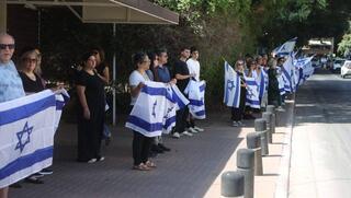 דגלי ישראל הונפו לזכרו של סמ"ר יואב קליין שנפל באסון הטנק בלבנון