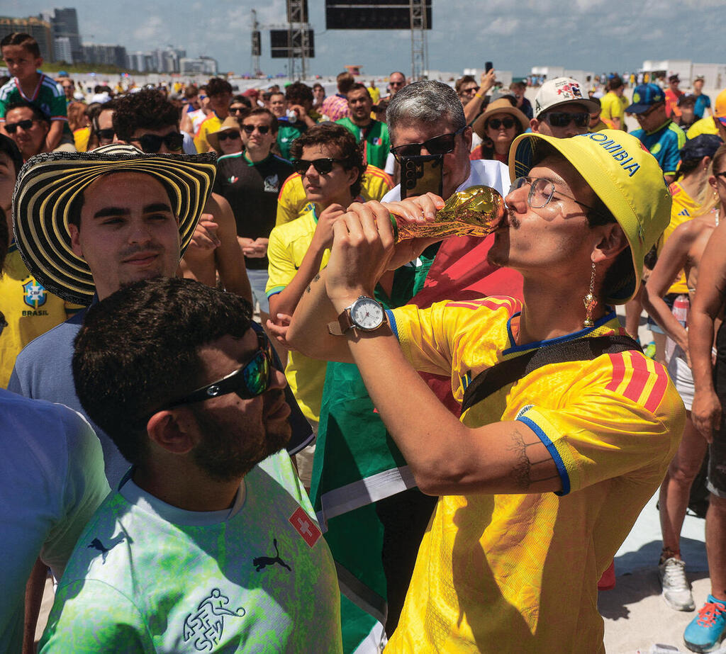 האוהדים נהנים במיאמי (Maria Alejandra Cardona, REUTERS) האוהדים נהנים במיאמי