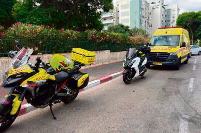 זירת האירוע. מותה של האישה נקבע במקום (צילום: תיעוד מבצעי מד"א) זירת האירוע. מותה של האישה נקבע במקום