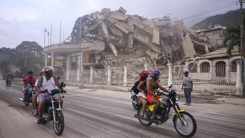 'Earthquakes lasted about 15 minutes': apocalyptic scenes in Venezuela after twin earthquakes
