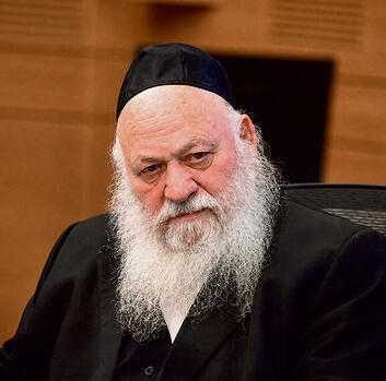 גולדקנופף. בראש השיירה