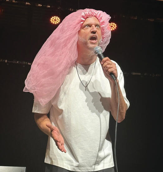 מתעלה מעל הקלישאות. עידן ניידיץ
