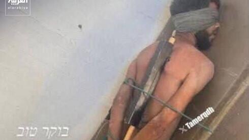 עזתי תועד קשור בחבלים למשטח עץ, לצד הכיתוב „בוקר טוב”. צה”ל: המעורבים יטופלו