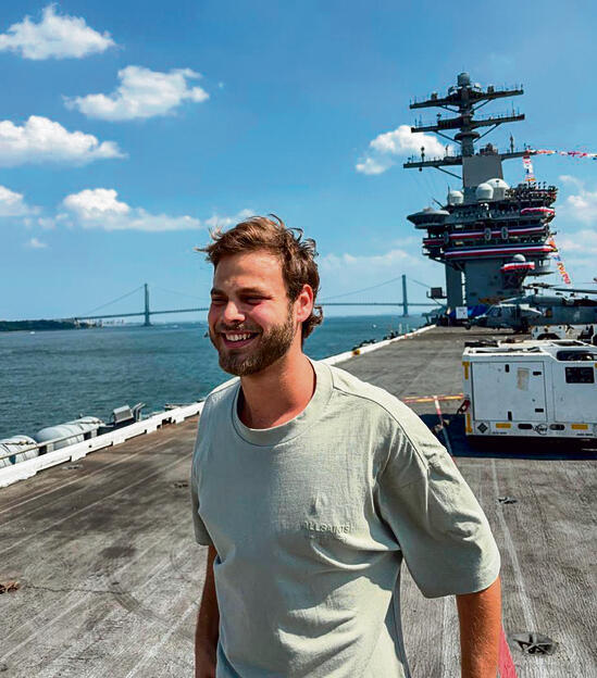 אלון אהל על סיפון USS Nimitz אלון אהל על סיפון USS Nimitz