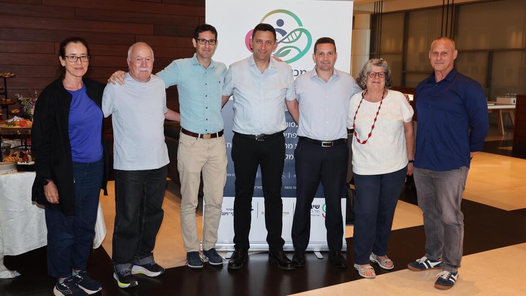 מימין לשמאל: רועי קורן, פרופ' ענת זוהר, עומר ברקין, דורון ארנון, ד״ר יוחאי שביט, יאיר קרני פרופסור רחלי דנקנר (קרדיט: גלעד קבלרצ'יק) מימין לשמאל: רועי קורן, פרופ' ענת זוהר, עומר ברקין, דורון ארנון, ד״ר יוחאי שביט, יאיר קרני פרופסור רחלי דנקנר