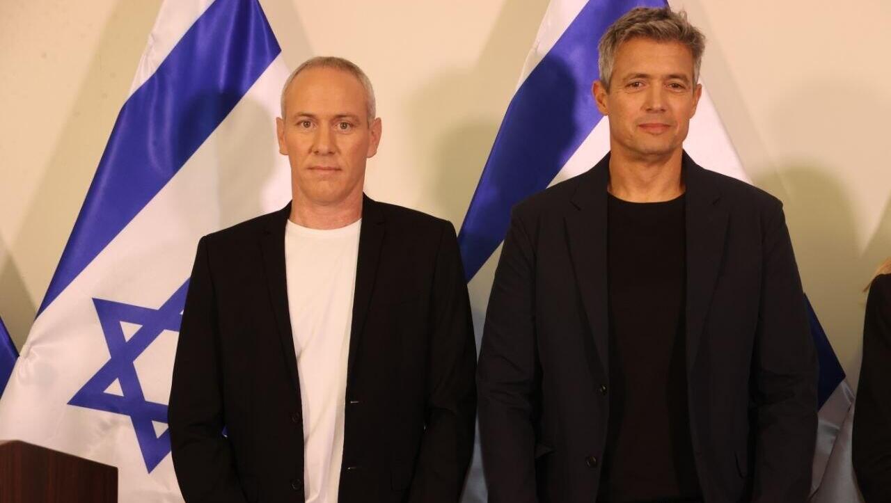 חילי טרופר ויועז הנדל במסיבת העיתונאים (צילום: מוטי קמחי) חילי טרופר ויועז הנדל במסיבת העיתונאים