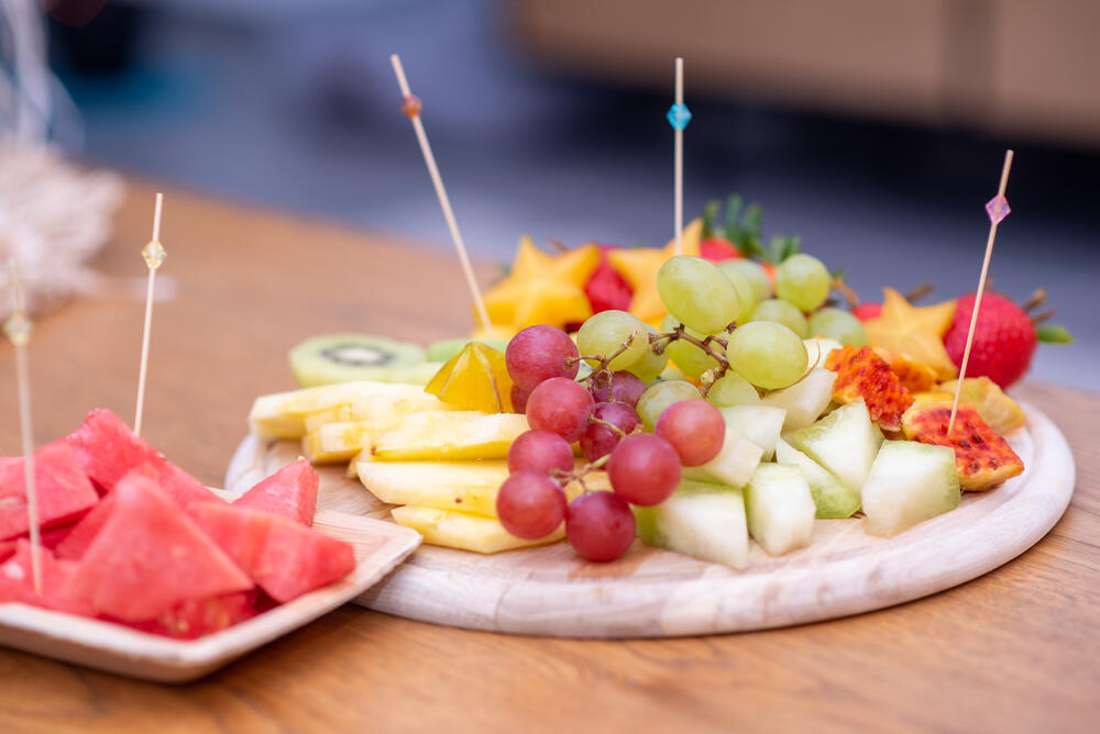 במלאים בנוזלים אבל לא תחליף למים (תמונה: Shutterstock) פירות קיץ