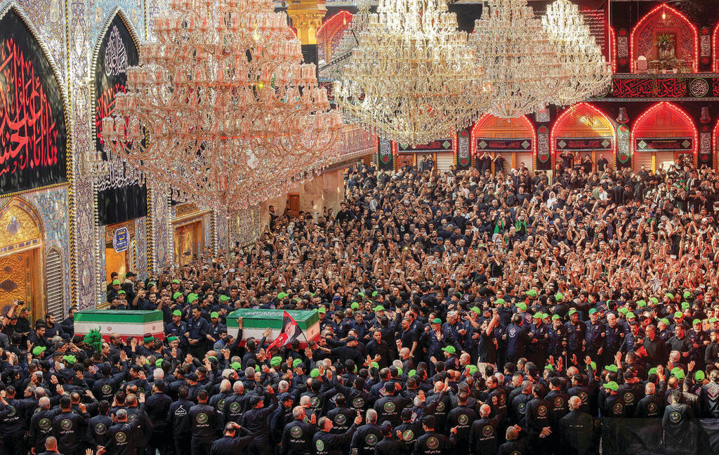 מסע ההלוויה של עלי חמינאי (Abbas Holy Shrine Media Office, via REUTERS) מסע ההלוויה של עלי חמינאי