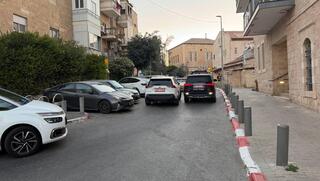 צעיר נדקר בירושלים, מצבו אנוש