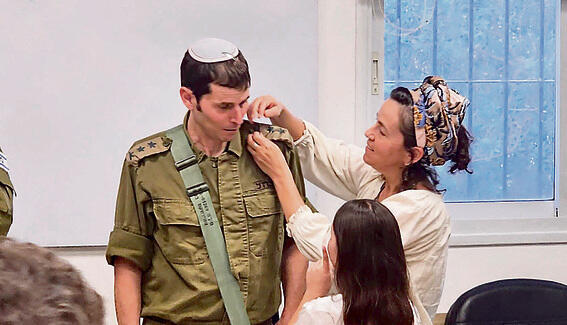 "זו לא התורה שלנו". עפרה ליפשיץ ובעלה אורי "זו לא התורה שלנו". עפרה ליפשיץ ובעלה אורי