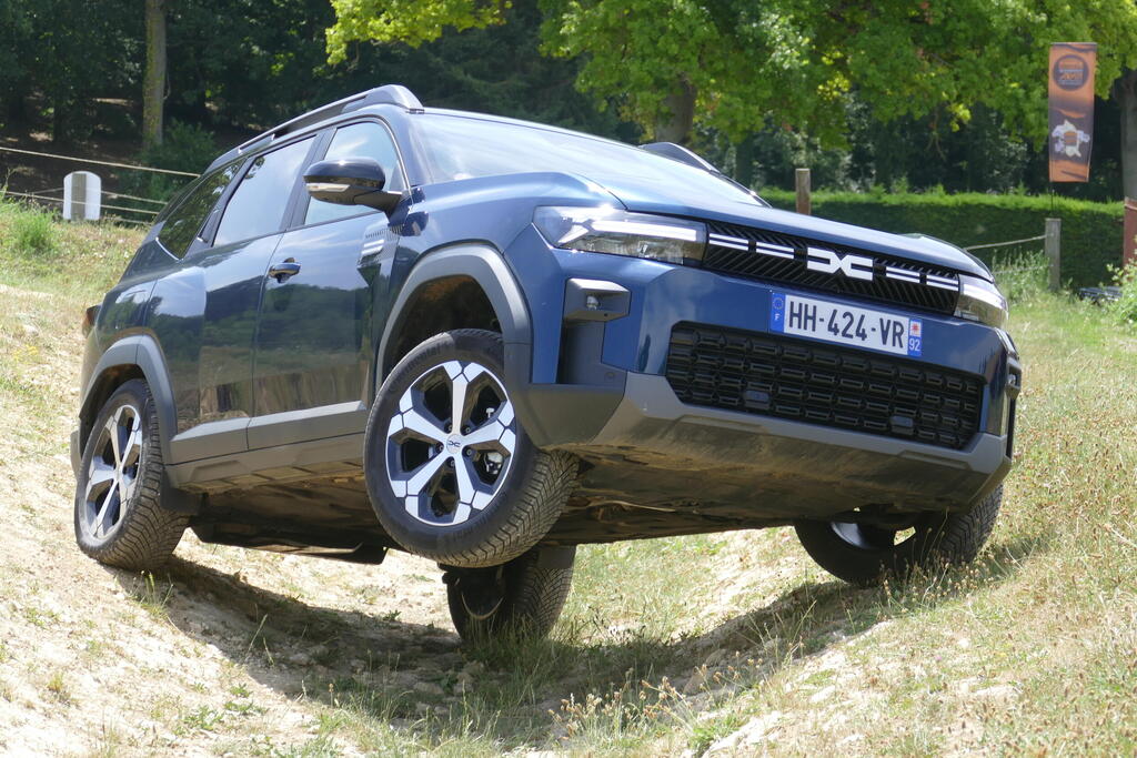 דאצ'יה ביגסטר היברידי 4X4 (סיבוב בזק) - לקהל הרחב